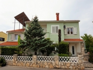 Apartment house in Pješčana Uvala 250m from the beach (00126)